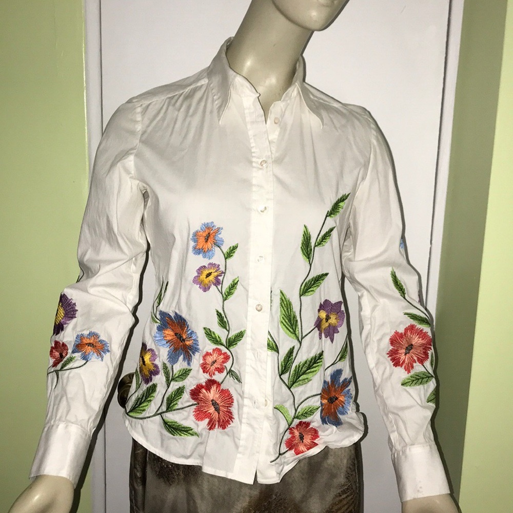 Serpil white cotton flower embroidery button down
